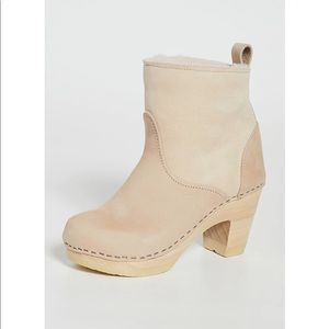 Women size 7 shearling pull on clog boots